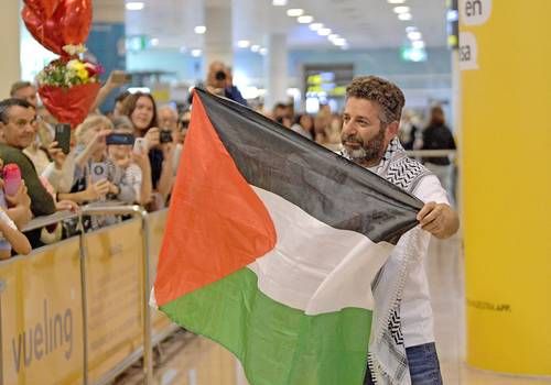 Israel-deporta-a-dos-activistas-de-la-Flotilla-Global-Sumud-tras-detencion-en-alta-mar-1