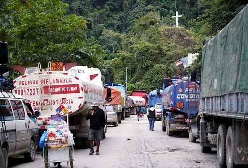 Movilizaciones-populares-paralizan-zonas-de-Bolivia-y-presionan-al-gobierno-de-Rodrigo-Paz