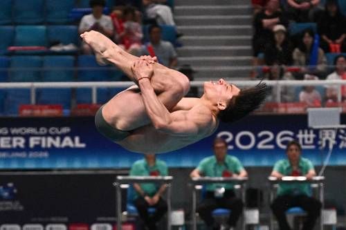 Osmar-Olvera-regresa-a-Mexico-tras-ganar-tres-medallas-en-la-Super-Final-de-la-Copa-del-Mundo-de-Clavados