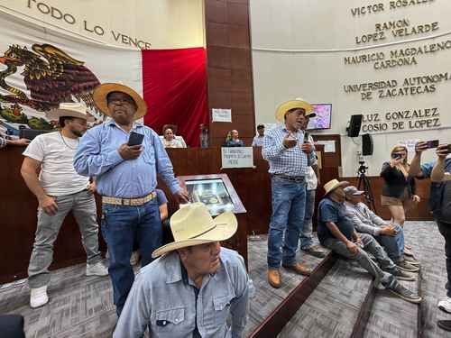 Productores-de-frijol-toman-la-tribuna-del-Congreso-de-Zacatecas-y-exigen-auditoria-a-centros-de-acopio