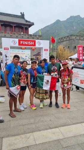 Raramuris-y-mixtecos-mexicanos-triunfan-en-el-Maraton-de-la-Gran-Muralla-China