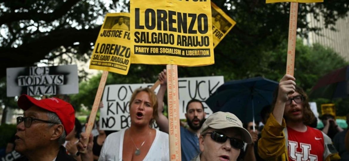 ICE-ordena-suspender-la-mayoria-de-las-detenciones-vehiculares-tras-dos-tiroteos-mortales