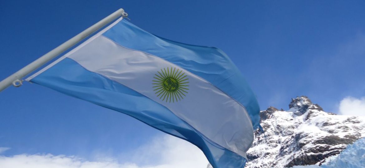 Milei-firma-decreto-para-impedir-el-ingreso-o-expulsar-a-extranjeros-por-mensajes-de-odio-contra-Argentina