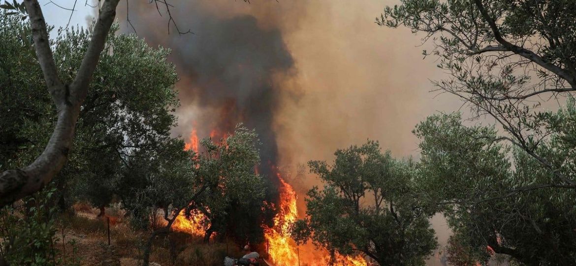 Tres-bomberos-mueren-en-Grecia-durante-combate-a-incendios-Europa-sigue-en-alerta-por-ola-de-calor