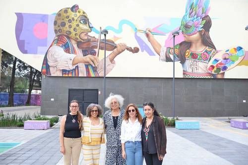 Angela-Davis-recorre-la-Utopia-Mixiuhca-durante-su-visita-a-la-Ciudad-de-Mexico