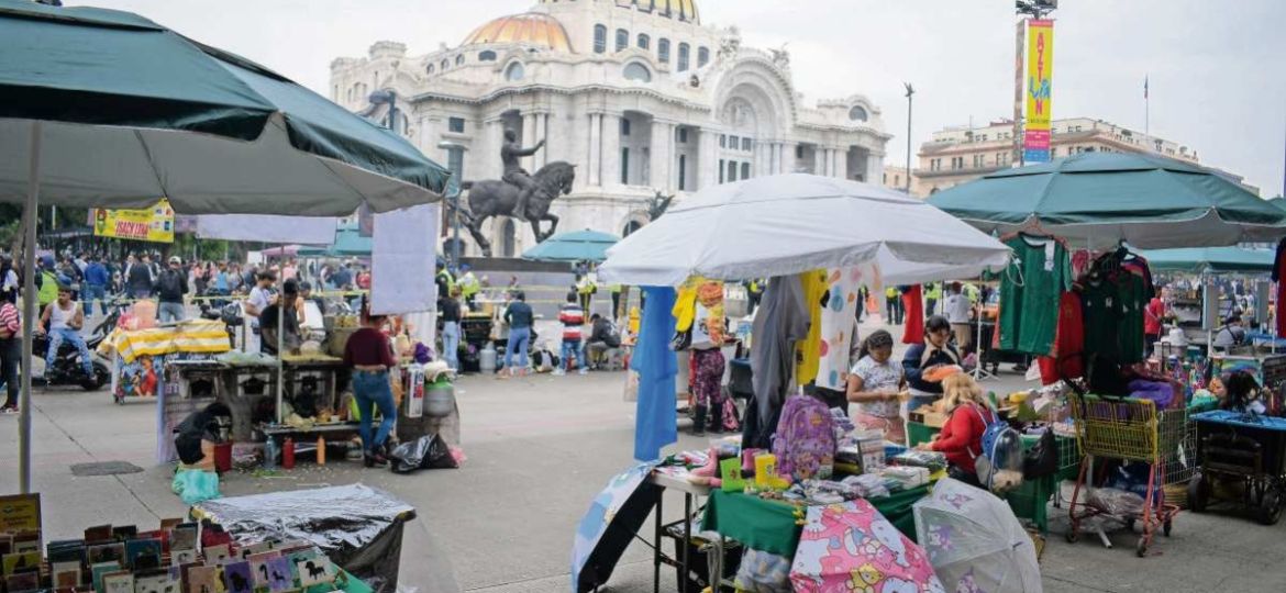 Bloqueos-de-ambulantes-en-Avenida-Juarez-cumplen-una-semana-por-limites-en-la-Alameda-Central