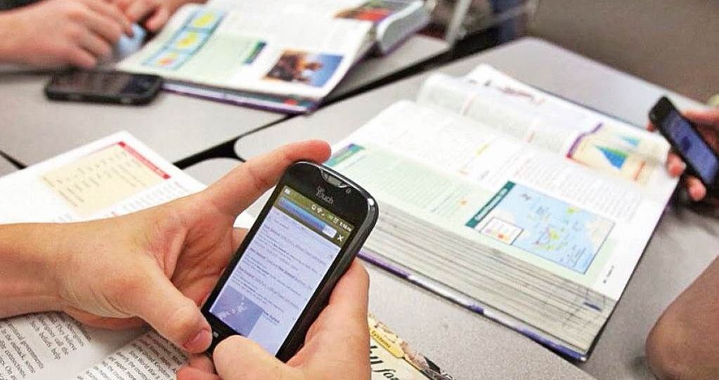 CNDH-pide-limitar-el-uso-de-dispositivos-digitales-en-las-aulas