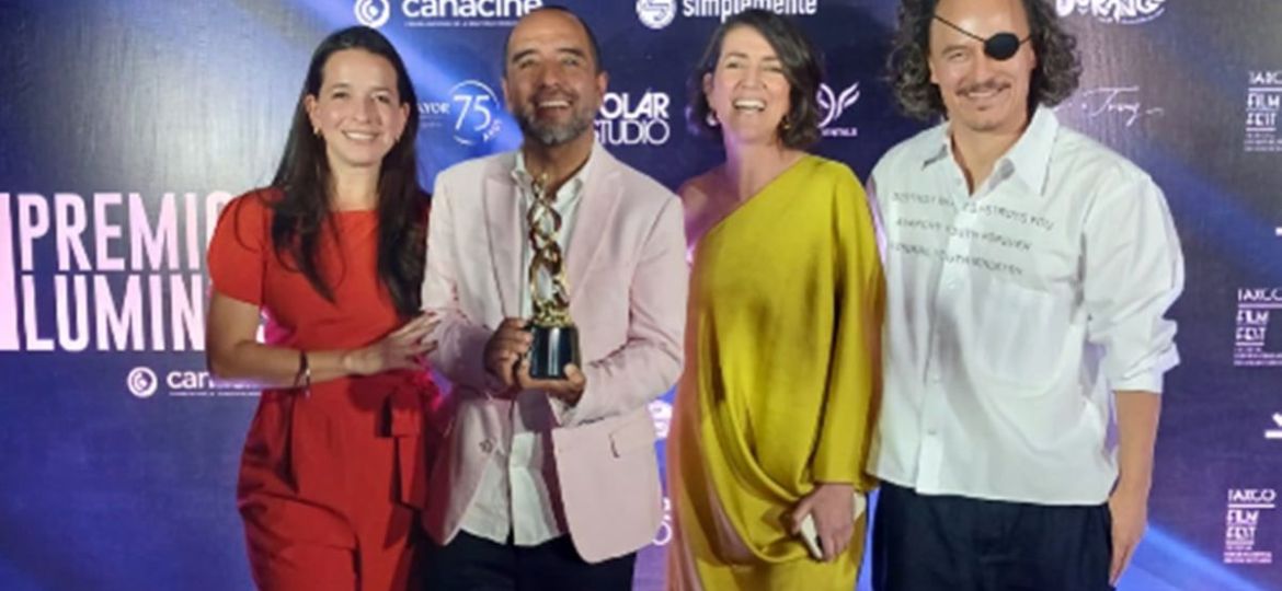 Corina-gana-Mejor-Pelicula-y-Actriz-en-los-Premios-Luminus-de-Canacine
