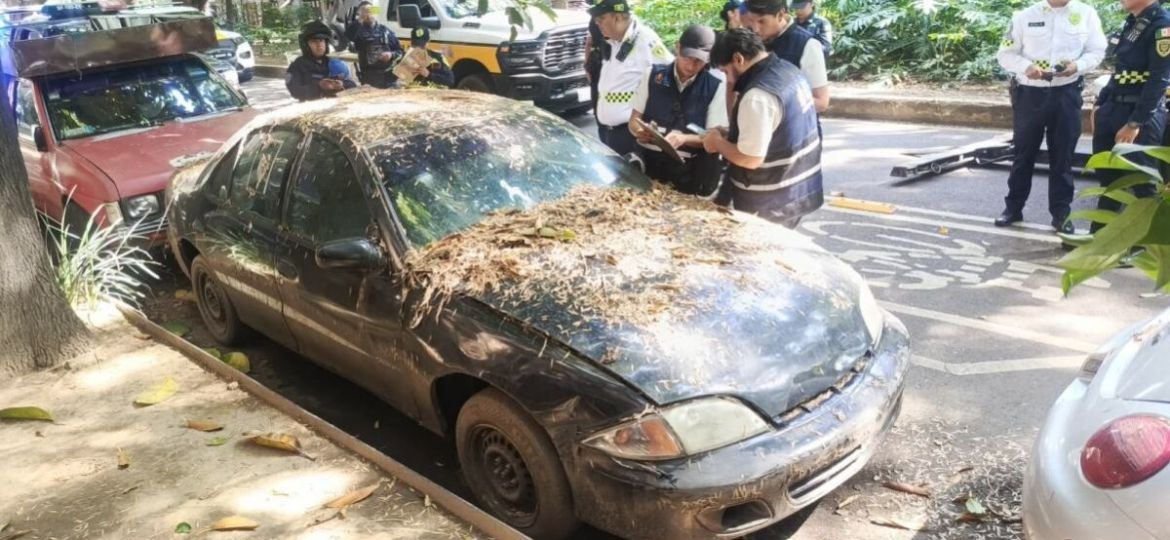 Cuauhtemoc-retira-seis-vehiculos-abandonados-de-la-via-publica