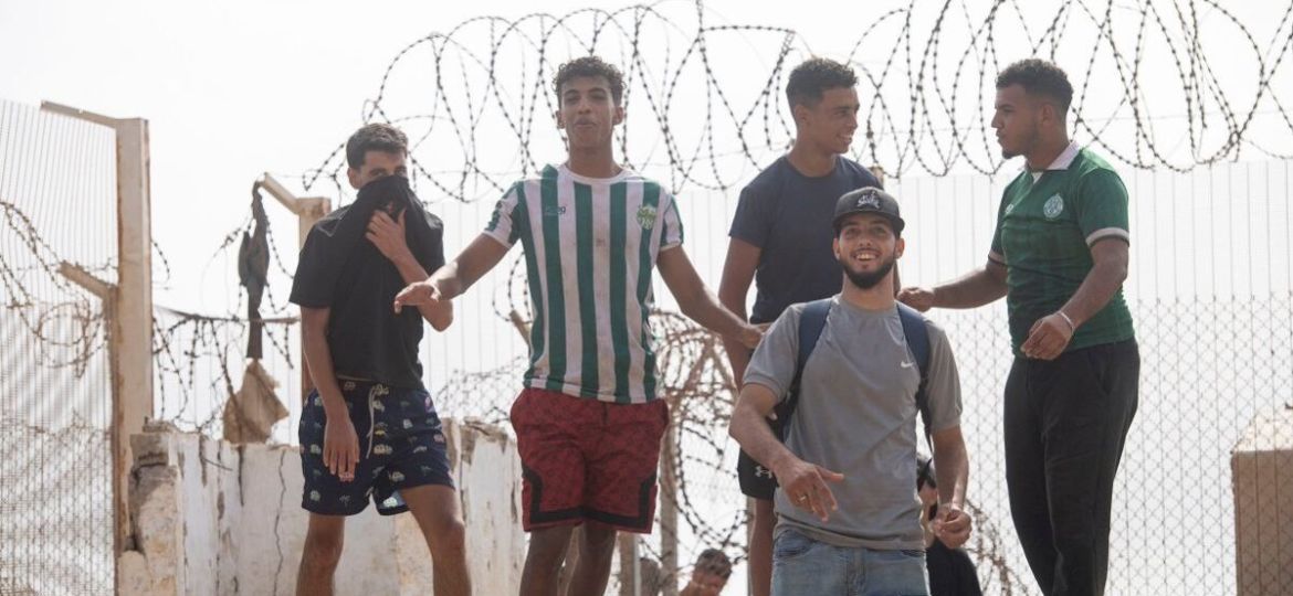 Espana-instalara-una-barrera-de-contencion-en-Ceuta-tras-crisis-migratoria-con-67-muertos