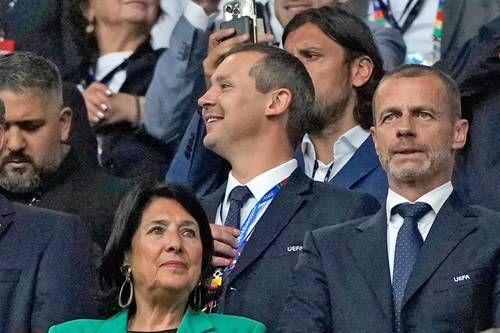FIFA-confirma-la-salida-de-Kevin-Lamour-en-plena-crisis-por-el-plan-de-Infantino