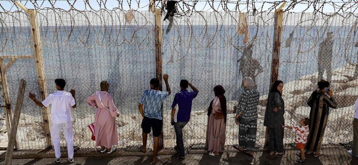 Familias-buscan-a-sus-desaparecidos-tras-la-tragedia-migratoria-en-Ceuta