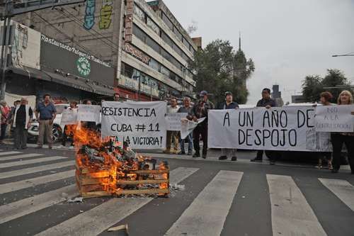 Familias-de-Cuba-11-bloquean-Eje-Central-y-exigen-recuperar-sus-viviendas