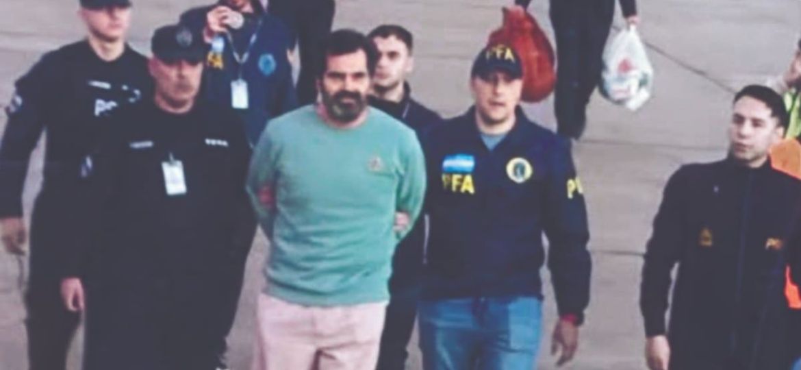 Fernando-Farias-Laguna-es-trasladado-al-penal-del-Altiplano-tras-llegar-a-Mexico