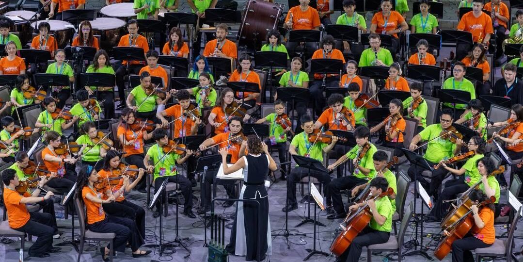Festival-PAAX-GNP-concluye-con-una-Sinfonia-Familiar-dirigida-por-Alondra-de-la-Parra