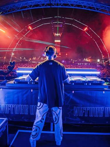 Festival-de-Bayreuth-rompe-con-la-tradicion-y-recibe-al-DJ-Alle-Farben