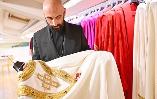 Filippo-Sorcinelli-el-disenador-que-ha-vestido-a-tres-papas