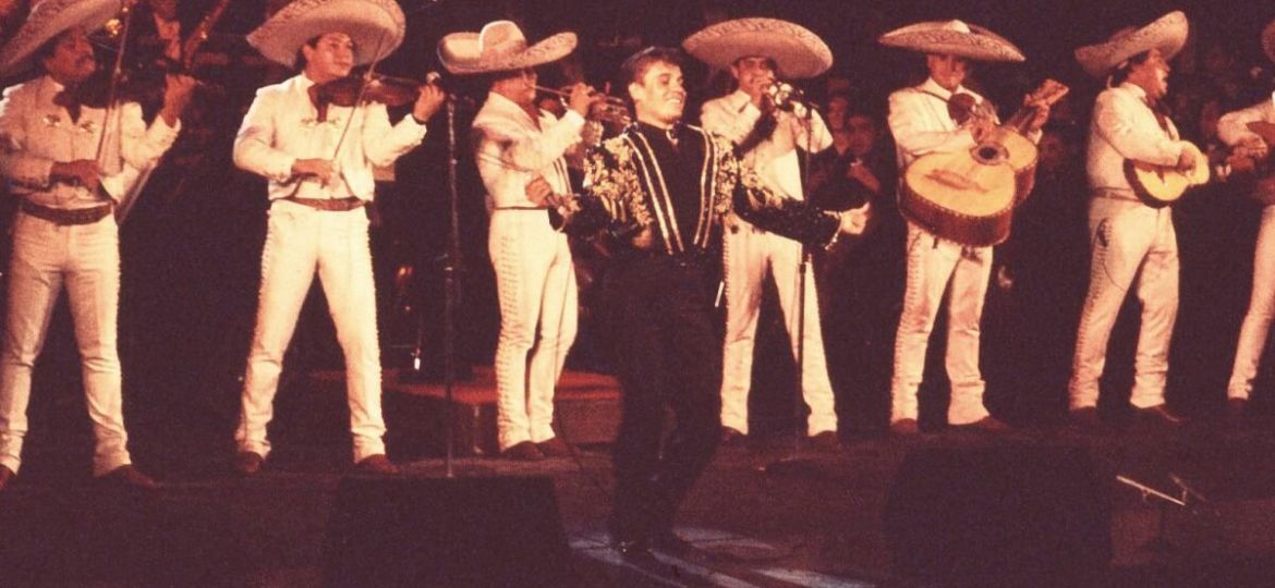 Juan-Gabriel-revive-su-primer-Bellas-Artes-en-cines-este-28-de-agosto