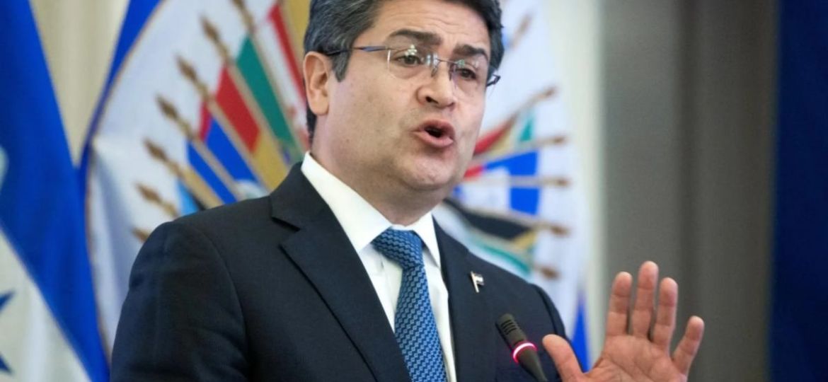 Juan-Orlando-Hernandez-enfrentara-en-libertad-proceso-por-lavado-y-fraude-en-Honduras