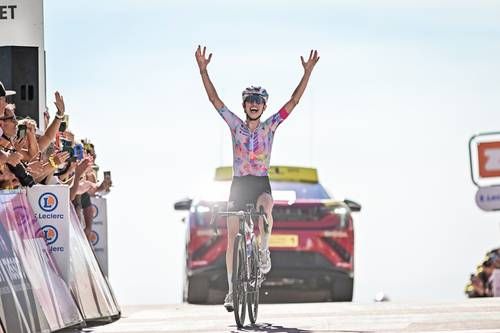 Kasia-Niewiadoma-gana-en-el-Mont-Ventoux-y-toma-el-liderato-del-Tour-de-Francia-femenil