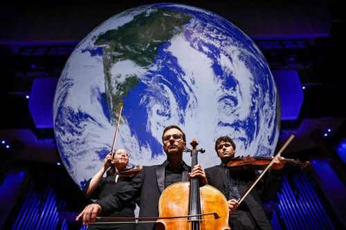 La-BBC-presenta-‘Sounds-of-the-Earth-bajo-la-instalacion-Gaia-en-Londres