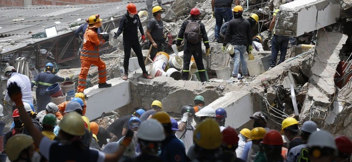 La-busqueda-de-sobrevivientes-continua-en-Colombia-tras-terremoto-de-7.4