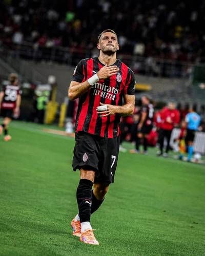 La-‘Hormiga-Gonzalez-debuta-con-Olympiacos-y-estrella-un-disparo-en-el-travesano