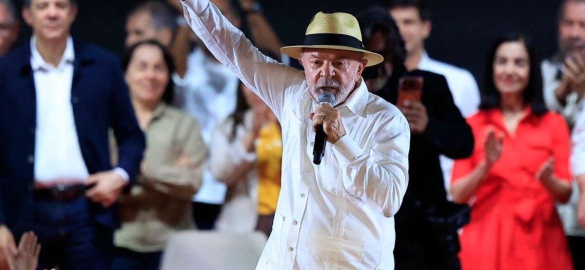 Lula-da-Silva-oficializa-candidatura-a-la-reeleccion-en-Brasil