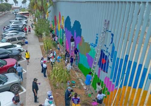 Madres-buscadoras-convierten-el-muro-de-Playas-de-Tijuana-en-un-memorial