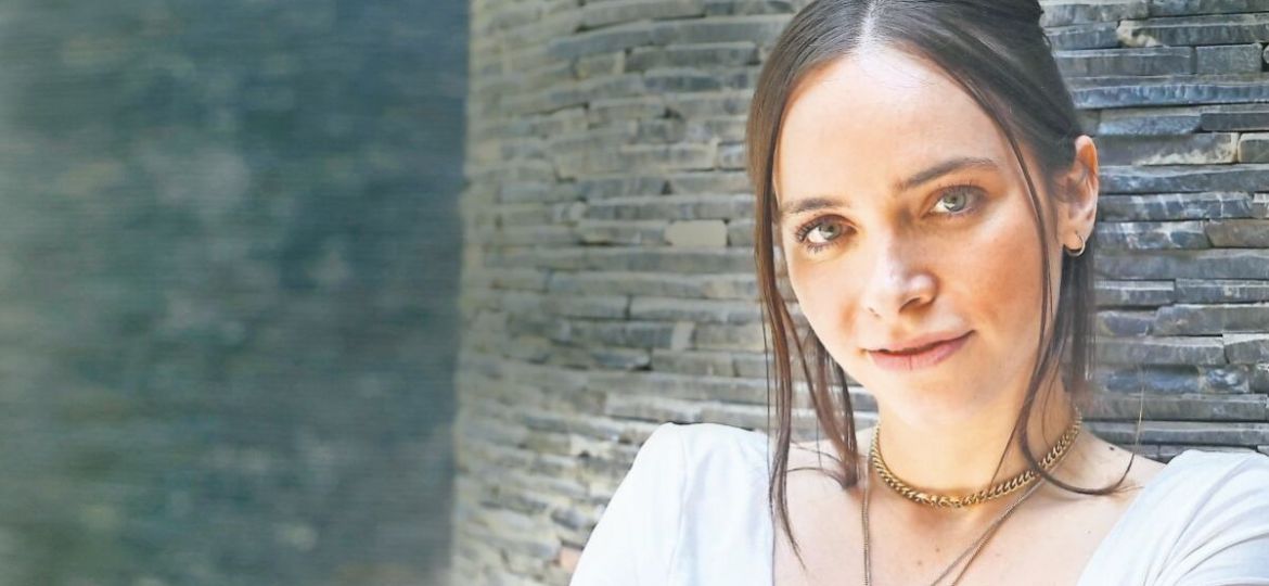 Minnie-West-recuerda-a-Amparin-Serrano-mientras-impulsa-su-carrera-como-productora