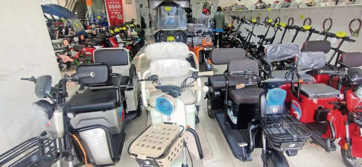 Motos-y-bicicletas-electricas-siguen-a-la-venta-sin-placas-en-CDMX