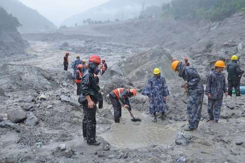 Nepal-y-China-mantienen-la-busqueda-de-miles-de-desaparecidos-tras-las-riadas
