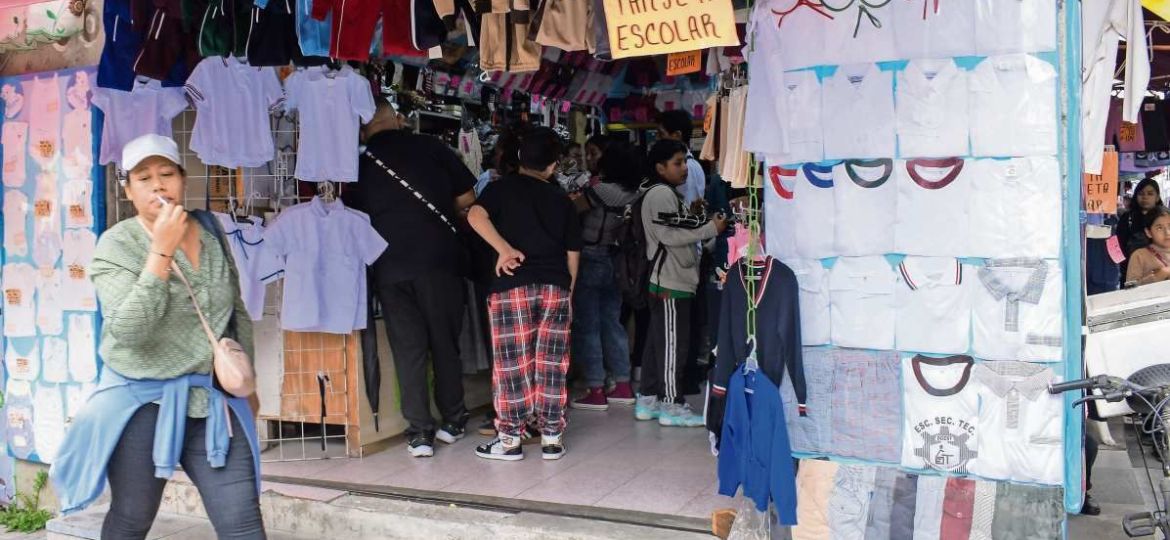 Padres-reportan-aumento-en-precios-de-uniformes-escolares-previo-al-regreso-a-clases