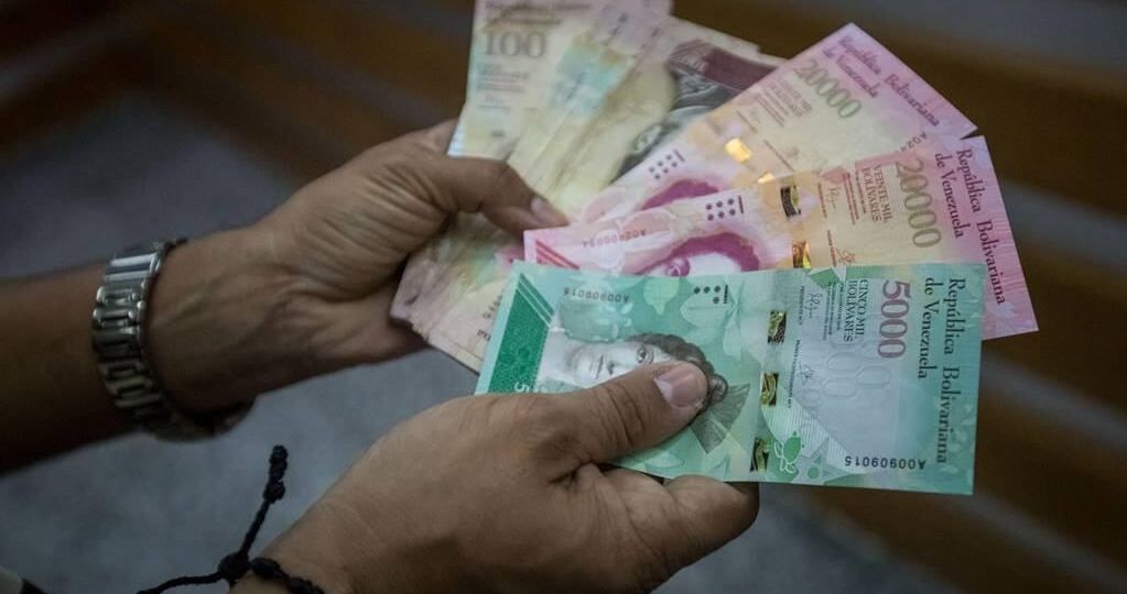 Parlamento-de-Venezuela-destituye-a-Antonio-Ecarri-por-propuesta-de-dolarizacion