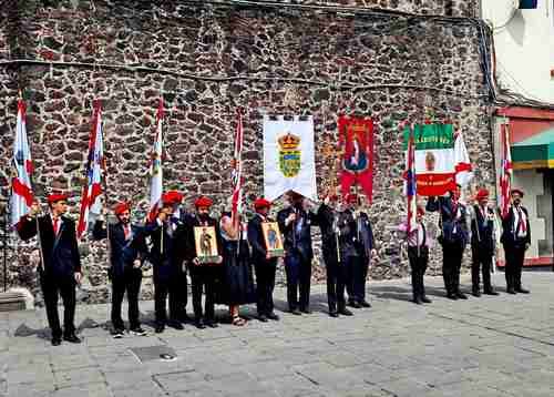 Pequeno-grupo-realiza-acto-del-Paseo-del-Pendon-en-el-Centro-Historico-de-CDMX