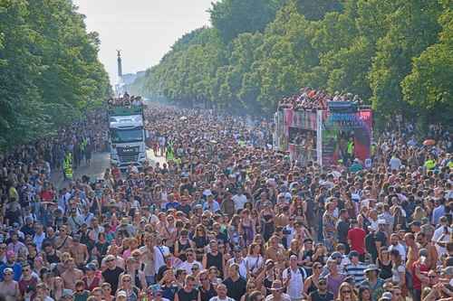 Rave-the-Planet-reune-a-cientos-de-miles-en-Berlin-con-un-mensaje-de-paz