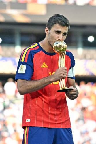 Rodri-llega-al-Barcelona-y-asegura-que-cumple-un-sueno-tras-dejar-al-Manchester-City
