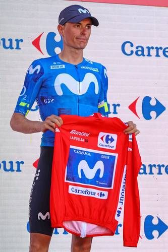 Tadej-Pogacar-abandona-La-Vuelta-tras-sufrir-una-fuerte-caida-en-la-octava-etapa