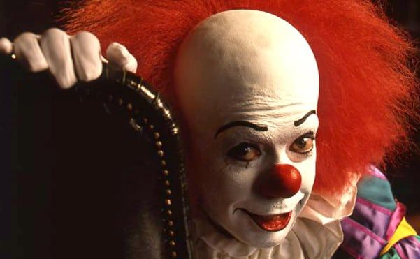 Tim-Curry-detestaba-a-los-payasos-pero-convirtio-a-Pennywise-en-un-icono-del-terror