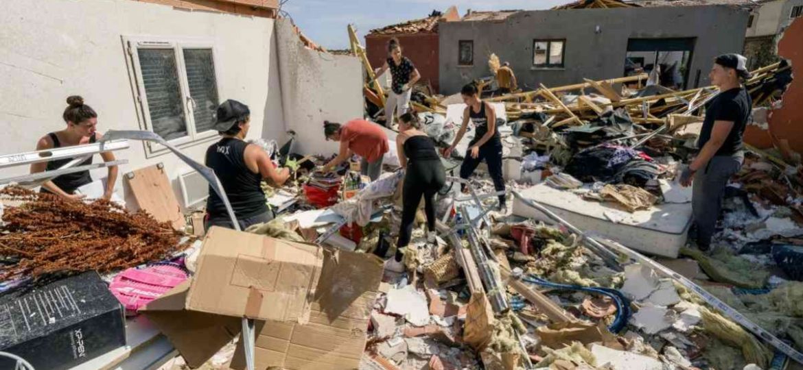 Tornado-devasta-Pomas-Francia-deja-39-heridos-y-300-viviendas-afectadas