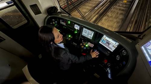 Alejandra-Gomez-la-contadora-que-lleva-24-anos-conduciendo-trenes-del-Metro