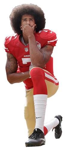 Colin-Kaepernick-acusa-a-la-NFL-de-mantenerlo-vetado-a-una-decada-de-su-protesta