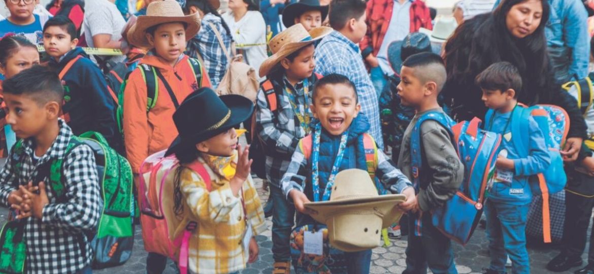 Estudiantes-del-Valle-de-Mexico-regresan-a-clases-entre-emocion-y-desmananadas