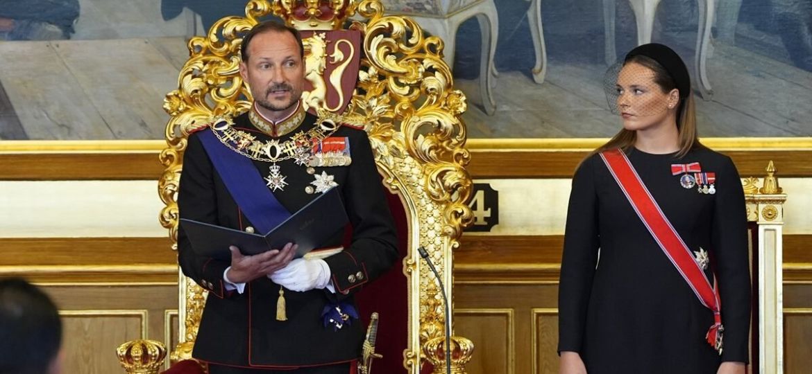 Haakon-VIII-jura-la-Constitucion-y-comienza-su-reinado-en-Noruega